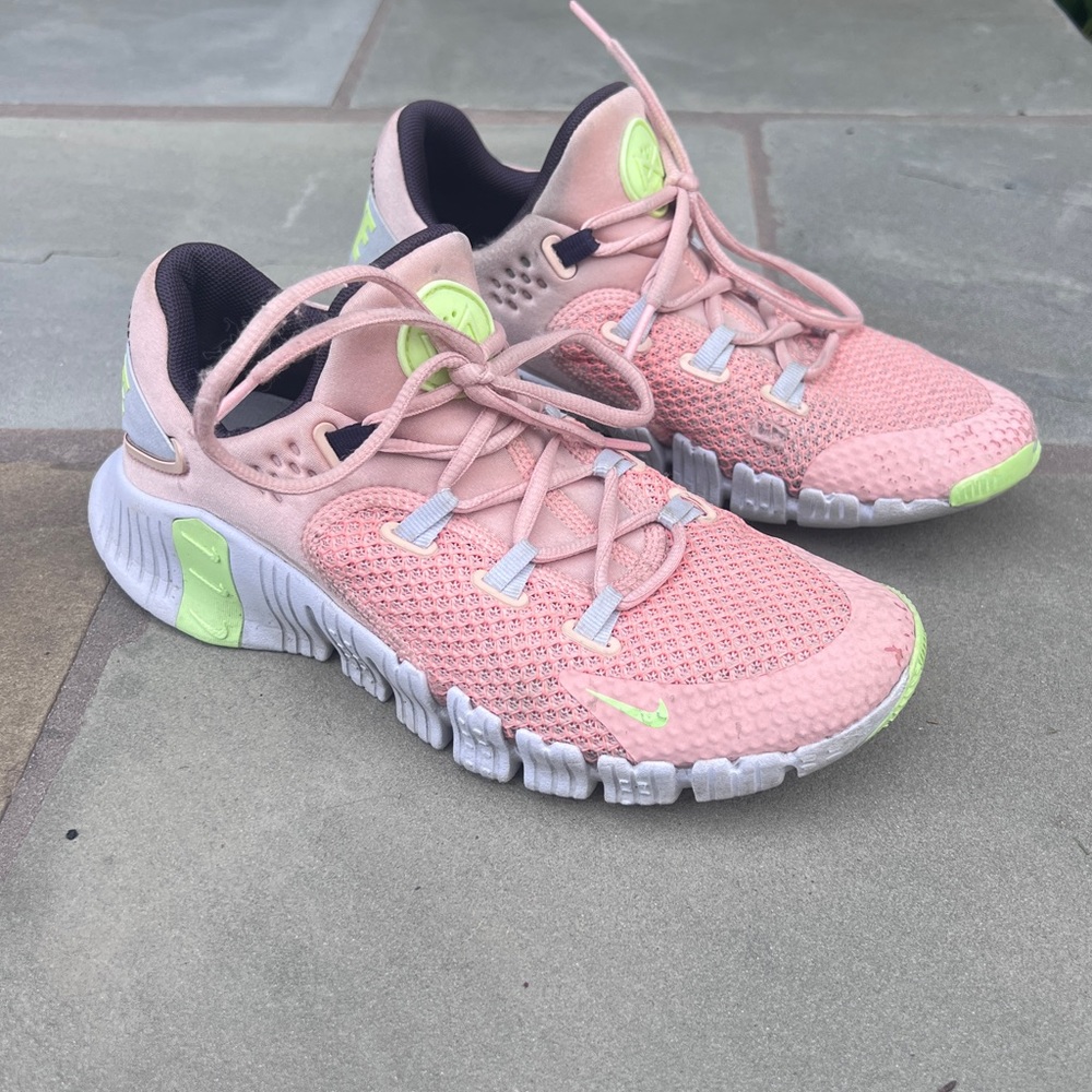 NIKE FREE METCON 4 Sneakers Training CrossFit. Womens size 7.5, Artic Orange